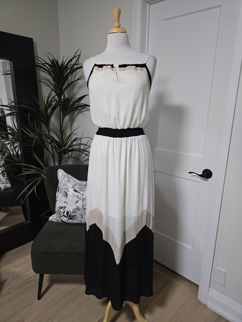Elegant Colorblock Maxi Dress in White and Black